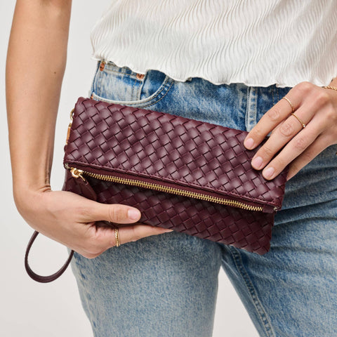Aria Woven Wristlet Clutch - Merlot