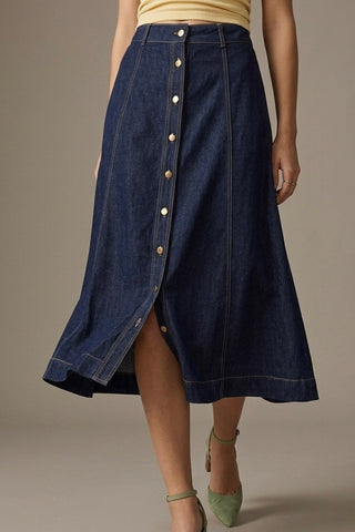 The Q2 Denim Midi Skirt with Button Front - Blue