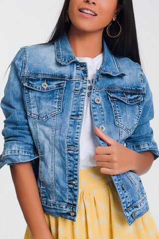 Q2 Cropped Denim Trucker Jacket- Light Denim